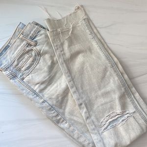 AE Ripped Mom Jean in Light Blue Wash